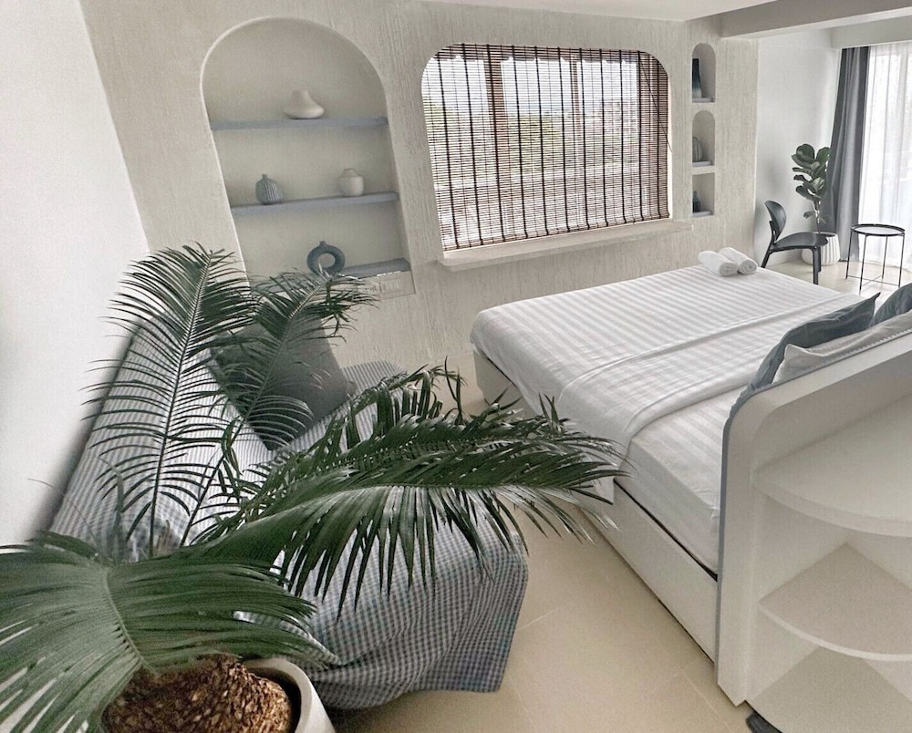 Superior Room, 1 King Bed, Non Smoking, Private Bathroom photo 1
