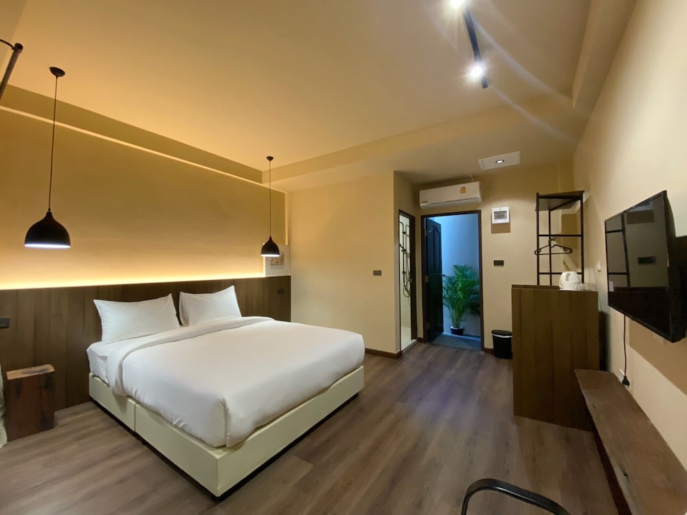 Basic Double Room, 1 Queen Bed - Photo 3