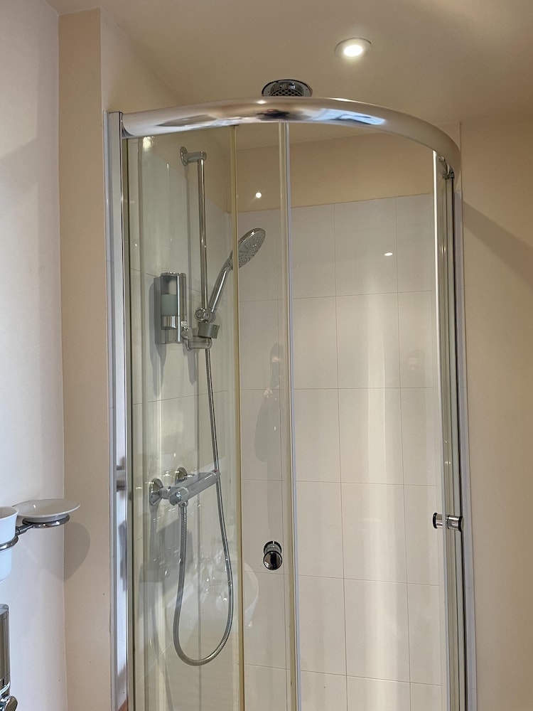 Standard Double Room, Ensuite - Photo 7