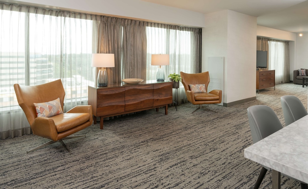 Suite, 1 King Bed (2 Room) - Photo 1