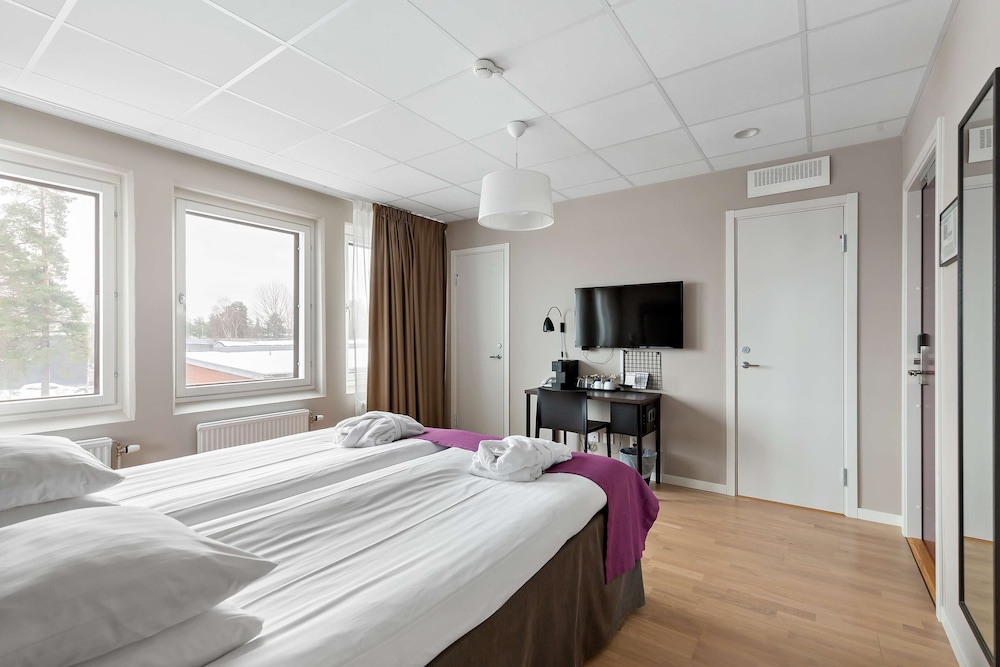 Business Room, 1 King Bed, Non Smoking - Photo 3