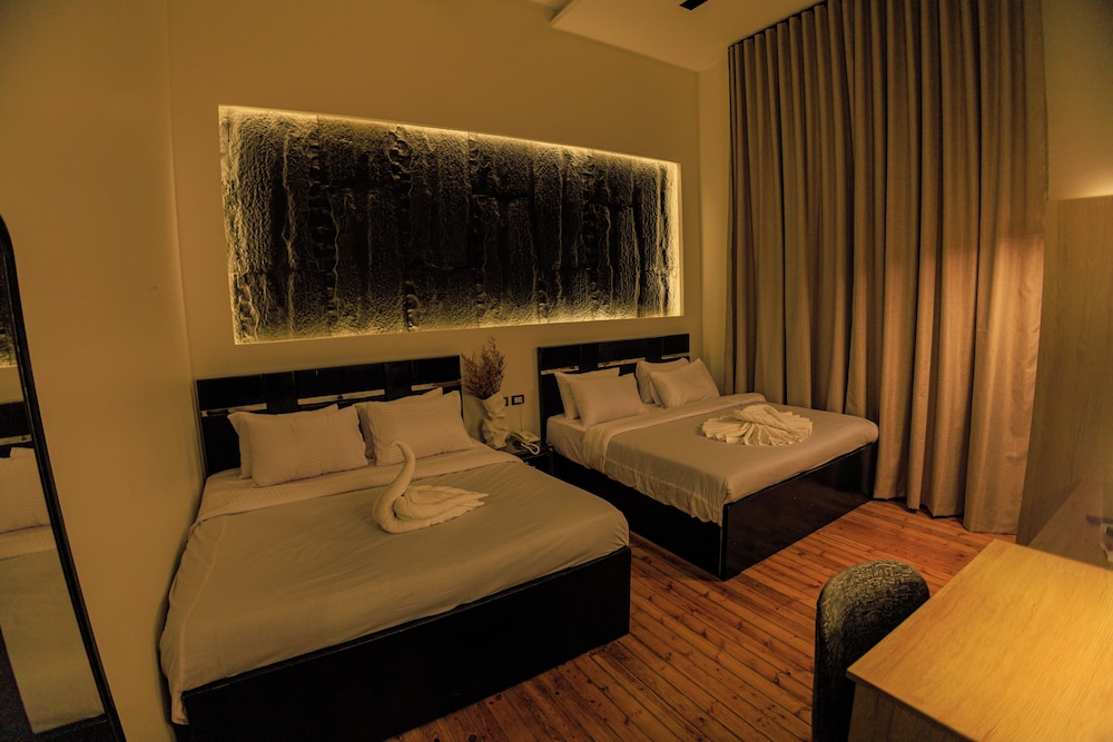 Deluxe Studio Suite photo 2