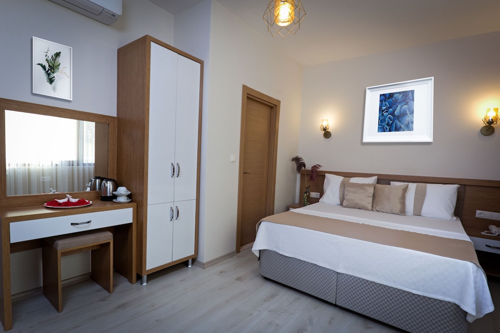 Economy Triple Room