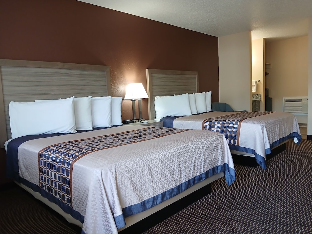 Standard Room, 2 Queen Beds photo 2