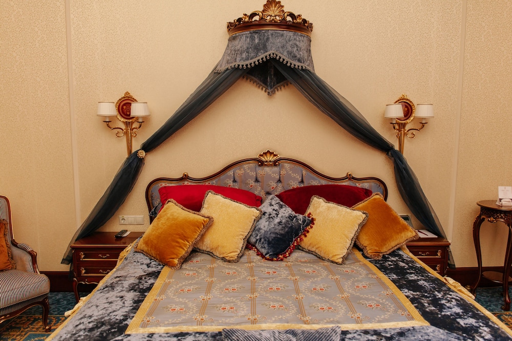 Luxury Suite, 1 King Bed with Sofa bed photo 3