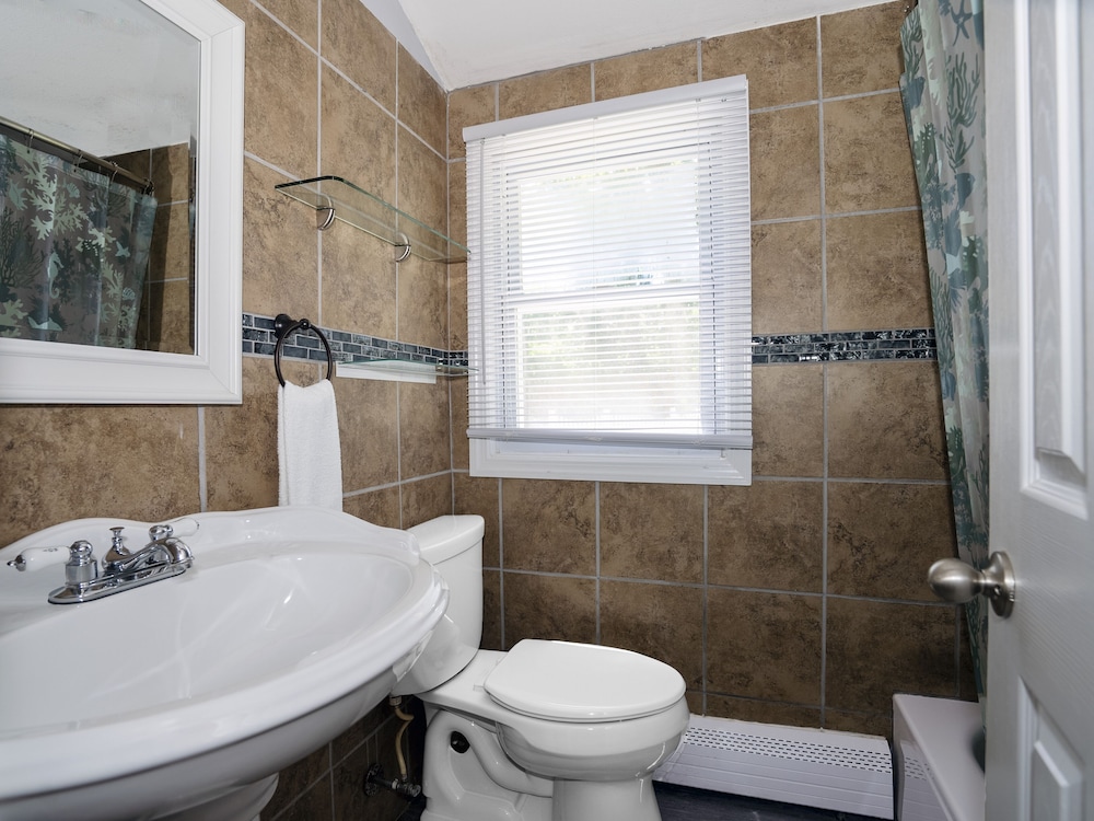 Cottage, 2 Bedrooms (ADA shower, Pet Friendly + Fee) photo 3