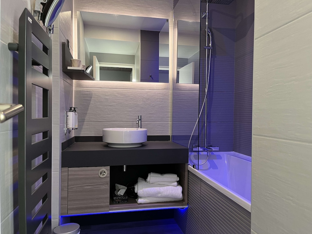Superior Room, 2 Twin Beds, Non Smoking - Photo 8
