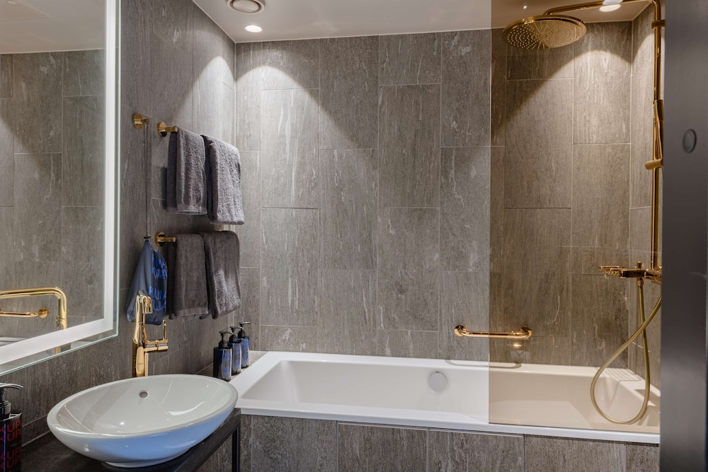 Room (Grande King Sauna)