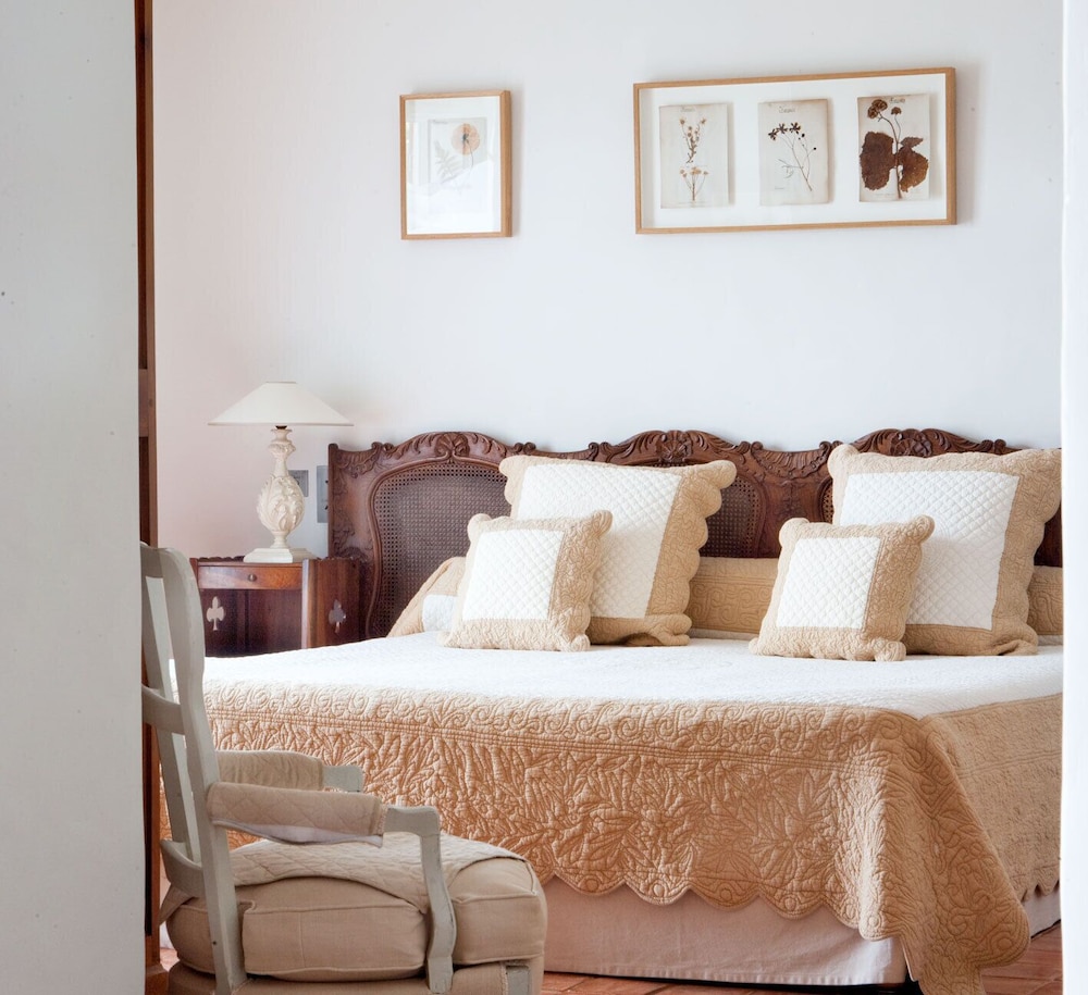 Signature Suite - Photo 1
