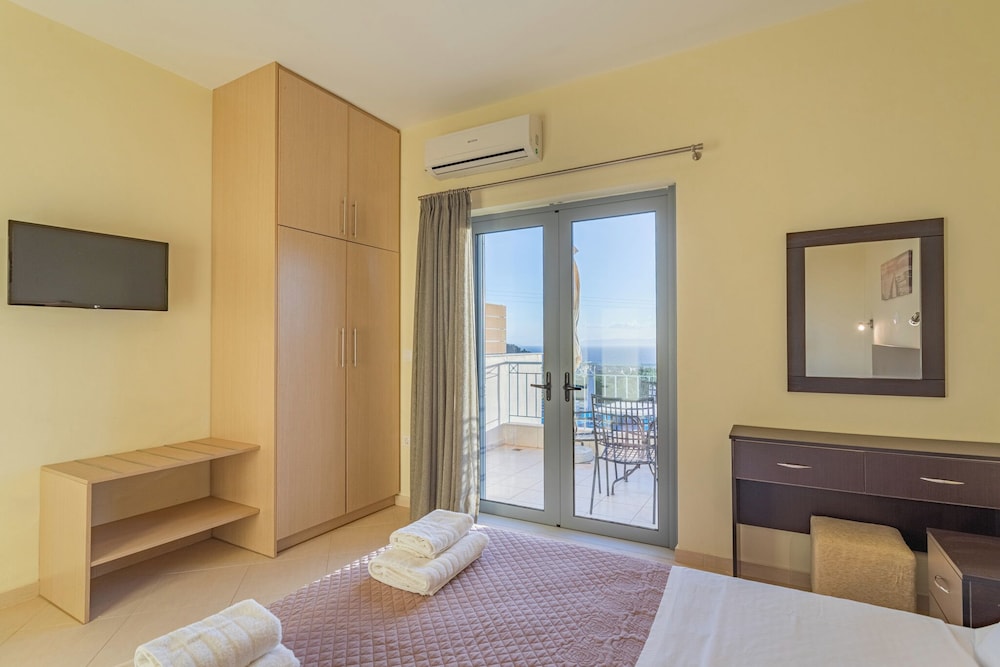 Apartment, Sea View, Poolside