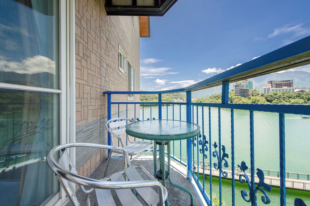 Double Room with Lake View - Photo 12