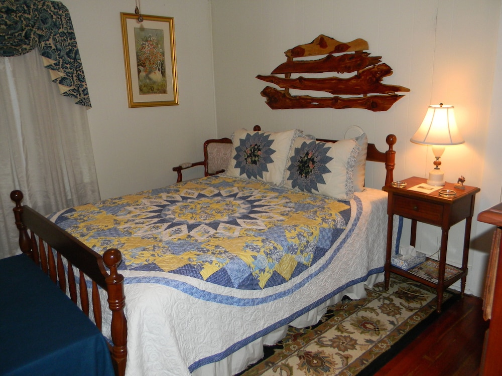 Standard Double Room, Ensuite (The Blue Ridge Room )