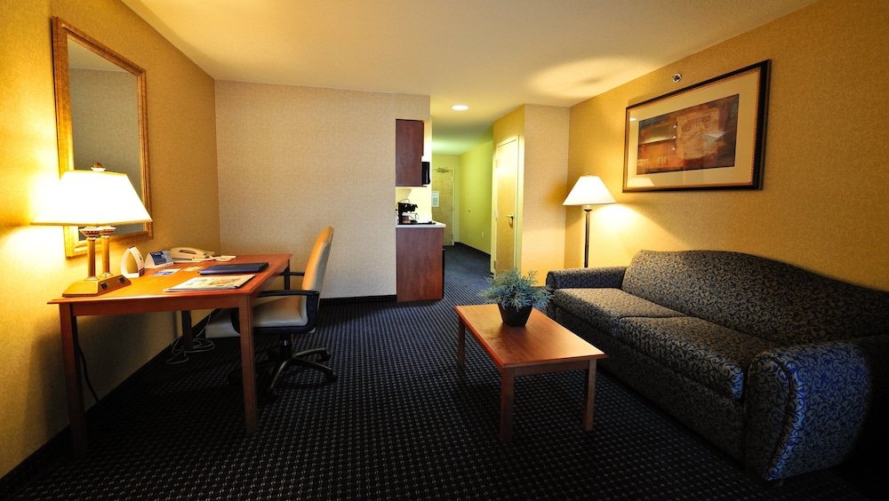Suite, 1 King Bed with Sofa bed, Accessible (Comm, Mobil, Accessible Tub)