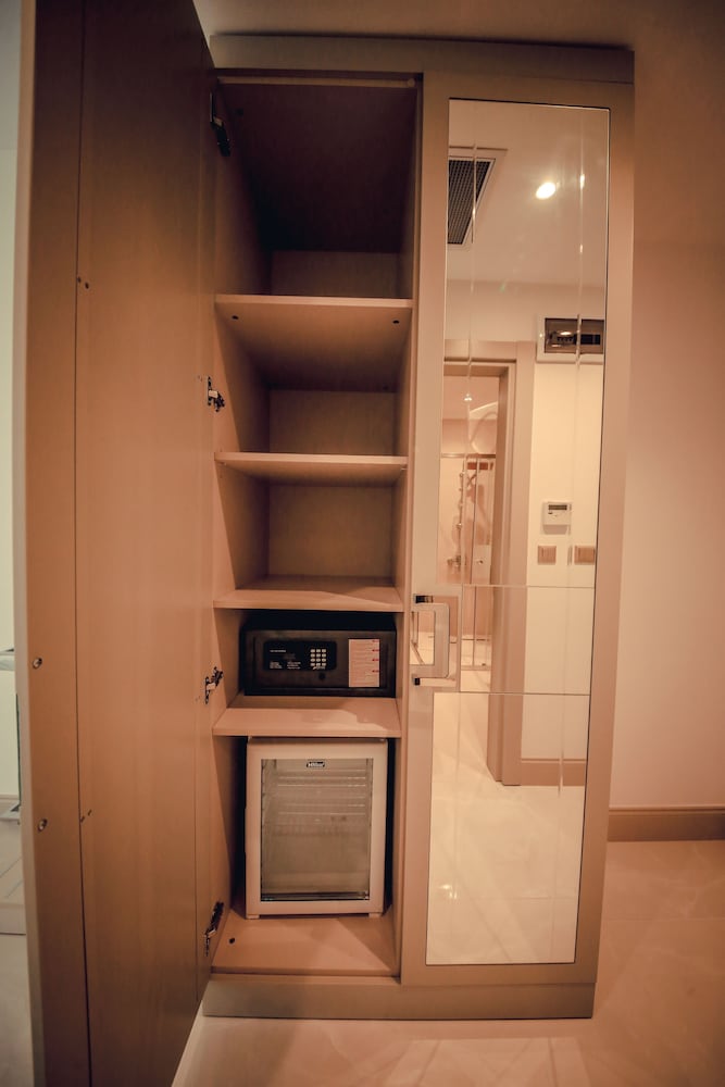 Premium Room, 1 King Bed, Non Smoking, City View photo 3