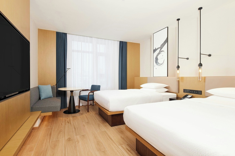 Business Room, 2 Twin Beds, City View