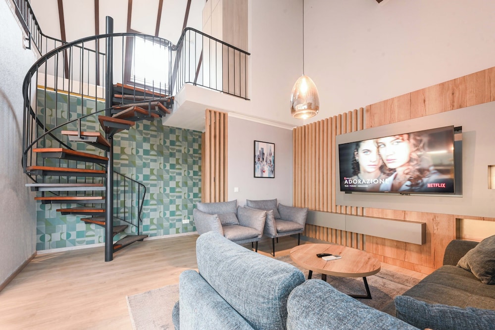 City Penthouse, City View