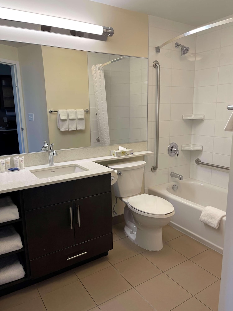Studio Suite, 1 Queen Bed, Accessible, Non Smoking (Roll-in Shower)