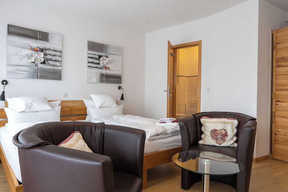 Basic Double Room photo 3