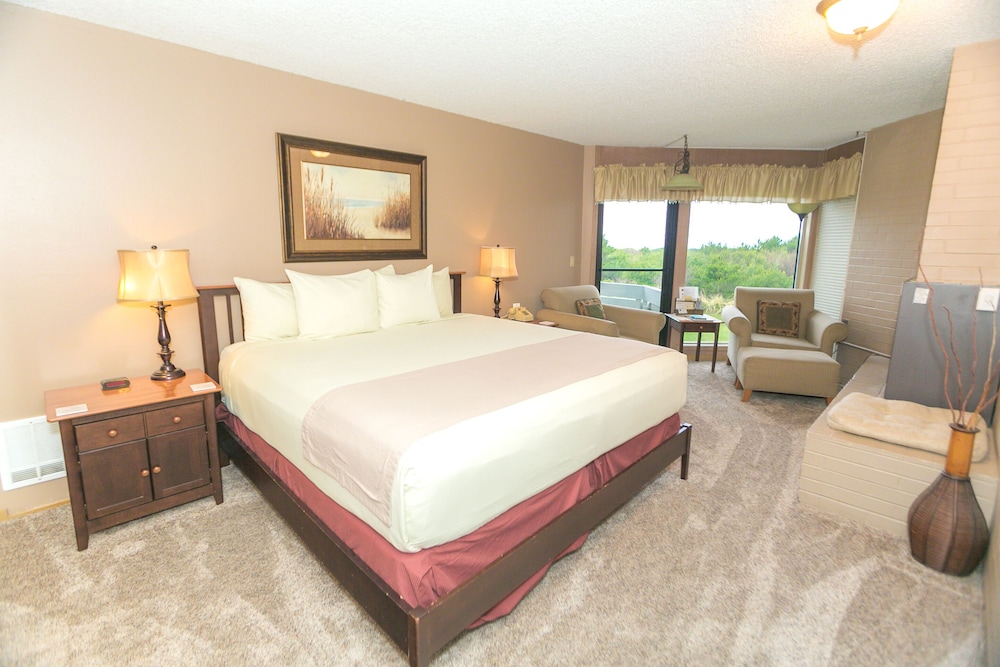 Standard Studio, 1 King Bed, Kitchenette, Pool View (Studio Unit- Room 202-No Pets) - Photo 1