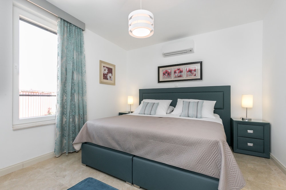 Luxury Villa, 4 Bedrooms, Terrace, Sea View (1)