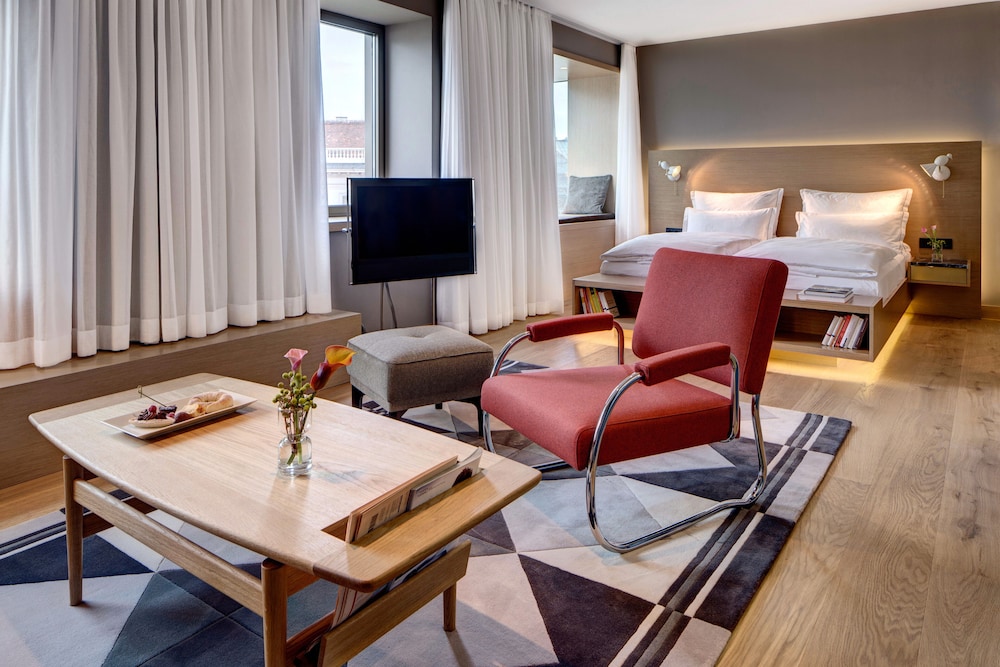 Deluxe Room (Opera View)