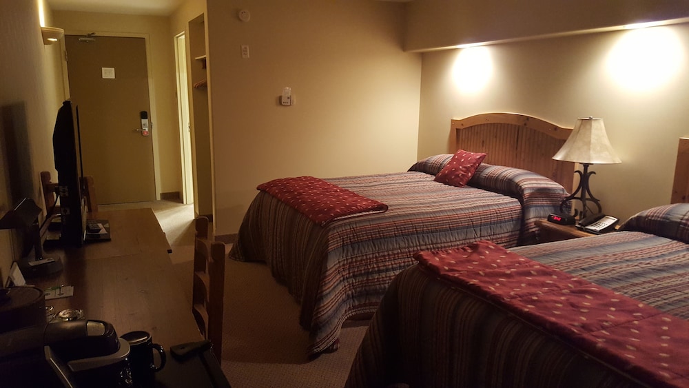 Standard Room, 2 Queen Beds photo 3