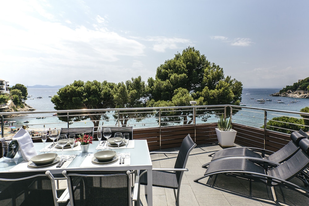 Apartamento, 2 Dormitorios, Terraza, Vista al Mar (Ref. 002)
