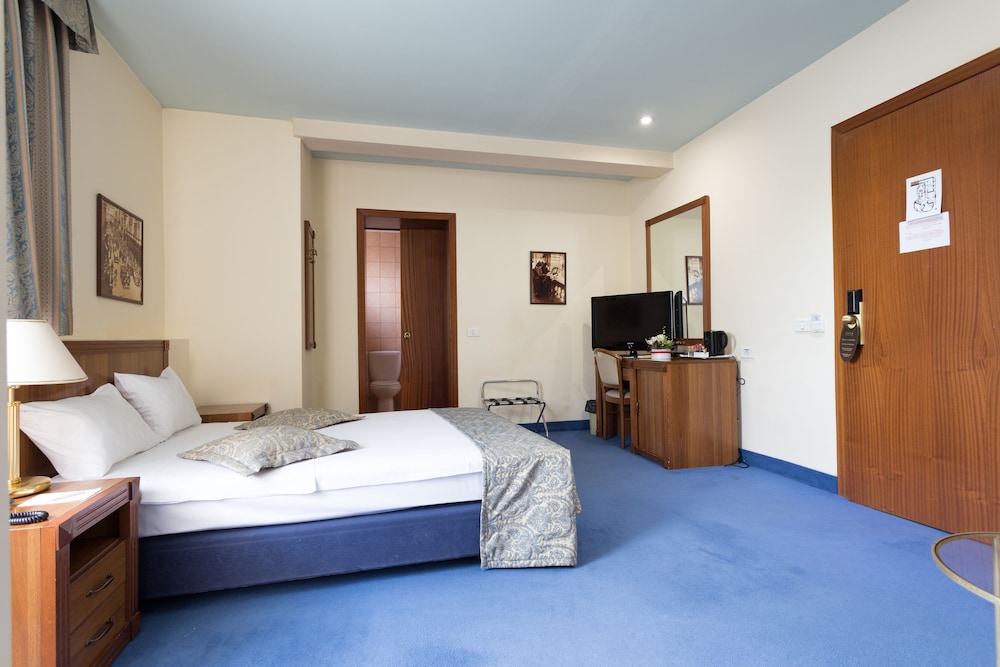 Double/Twin Standard Room photo 2