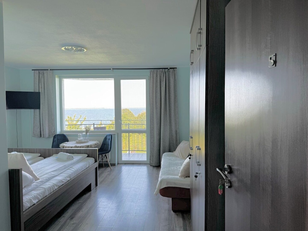 Basic Triple Room, Balcony, Bay View photo 2