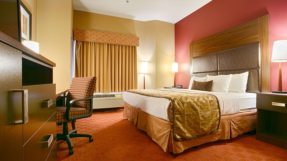 Standard Room, 1 King Bed, Accessible, Non Smoking - Photo 1