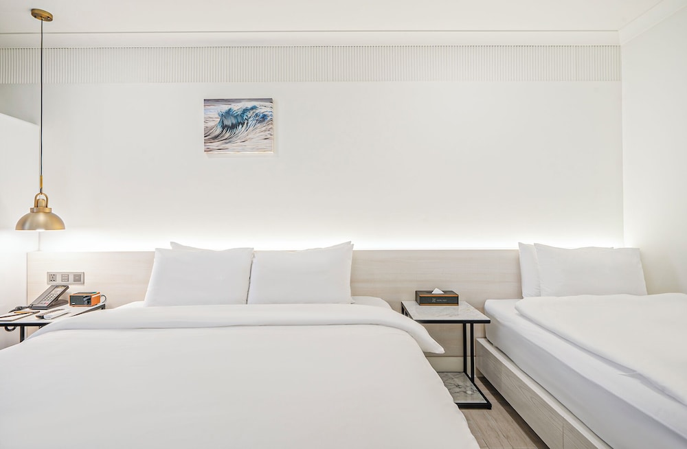 Superior Family Room - Photo 4