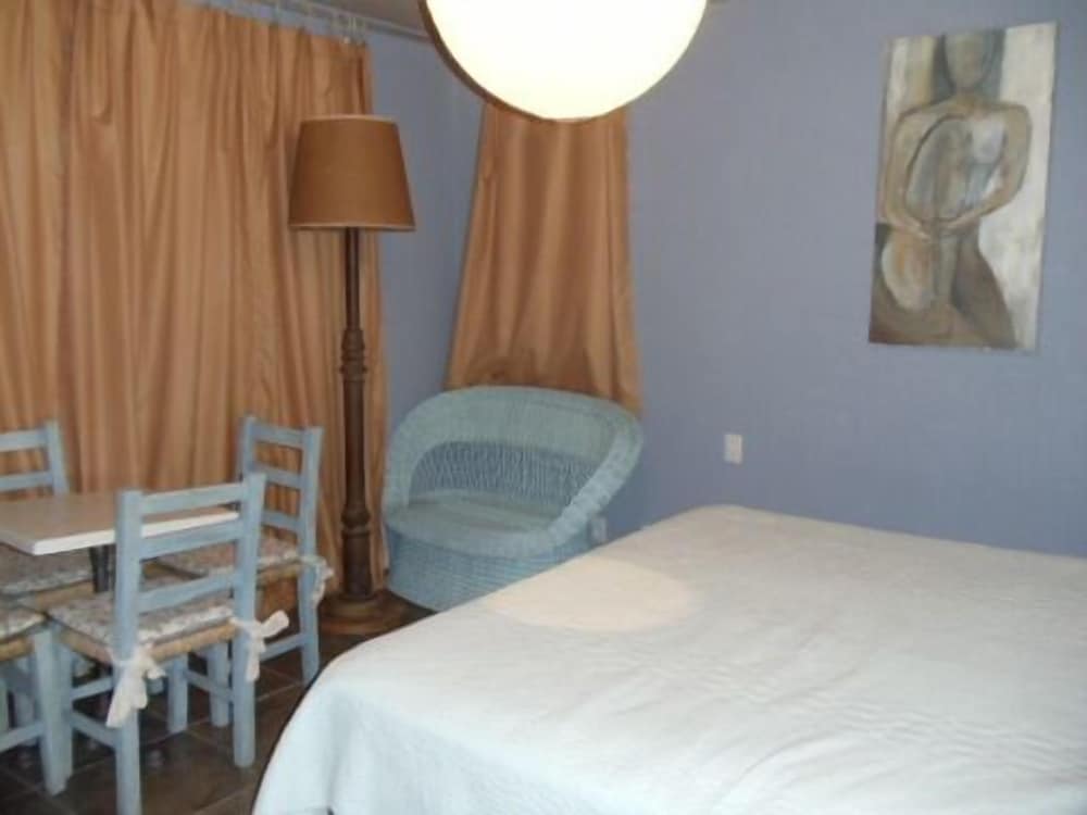 Room, Microwave (Blue) photo 3