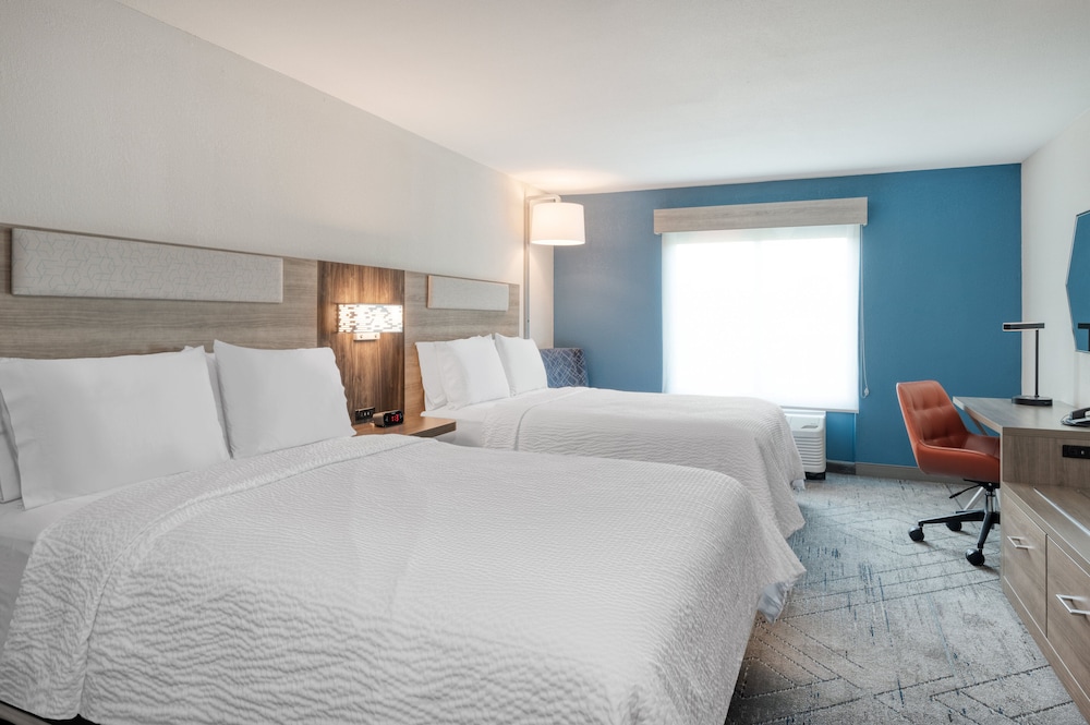 Standard Room, 2 Queen Beds (Walk-In Shower) - Photo 5