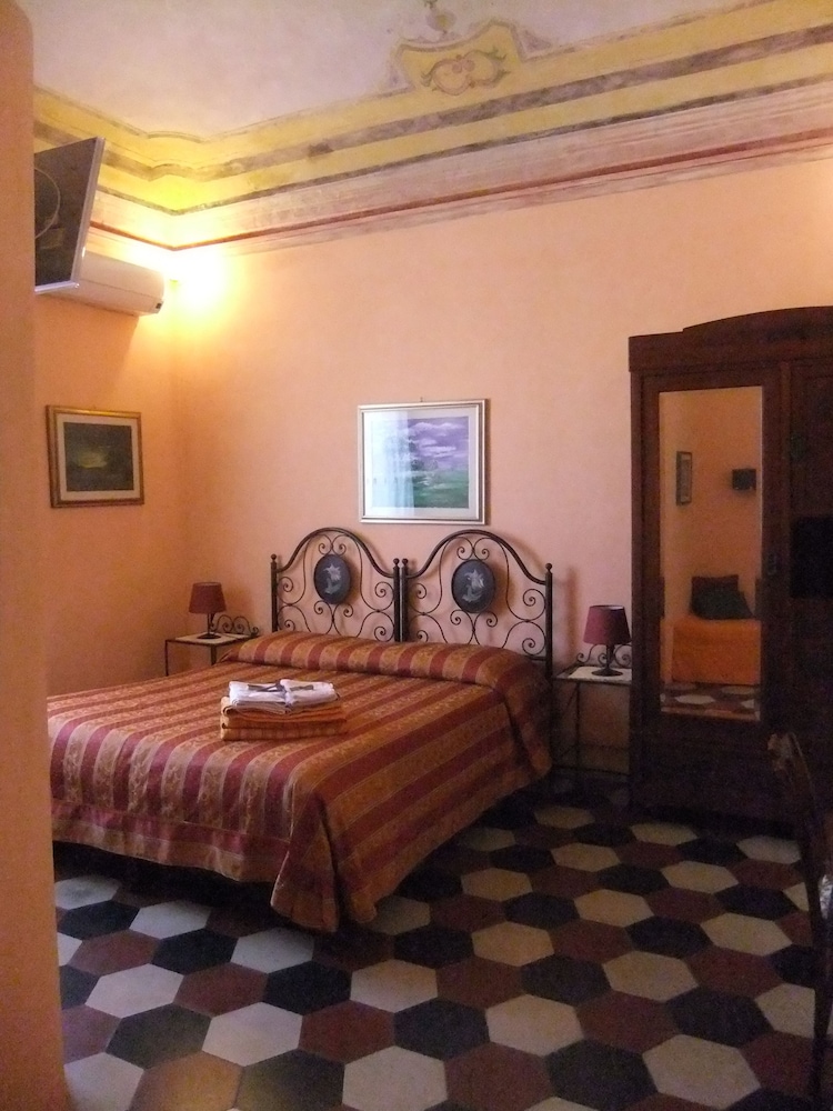 Standard Room photo 2