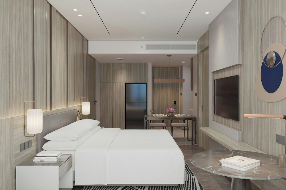 Studio, 1 King Bed, City View