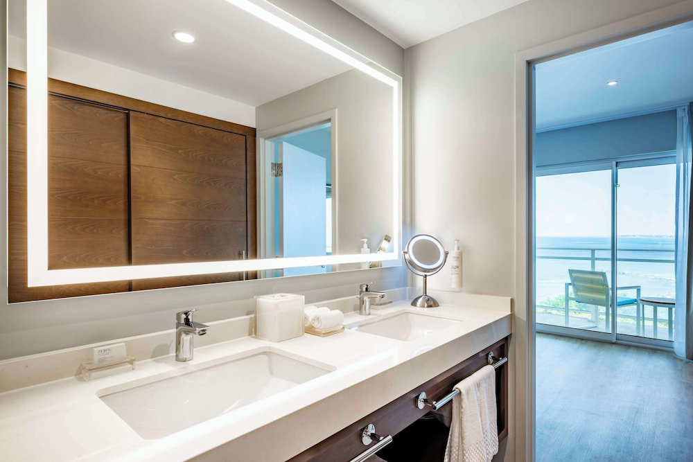 Grand Suite, 1 King Bed (oceanfront, Pergola, 1 Bedroom)