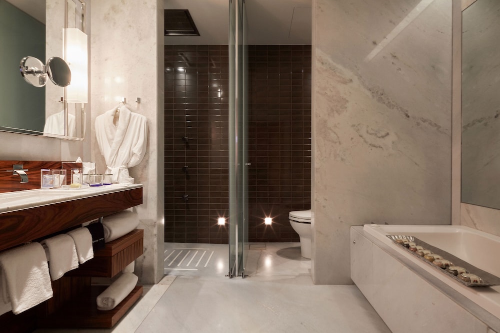Junior Suite, 1 King Bed, Balcony - Photo 4