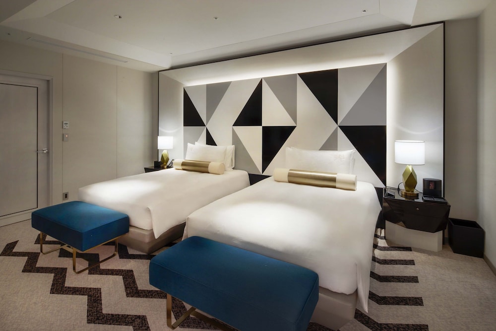 Premium Suite Twin, Non Smoking - Photo 3