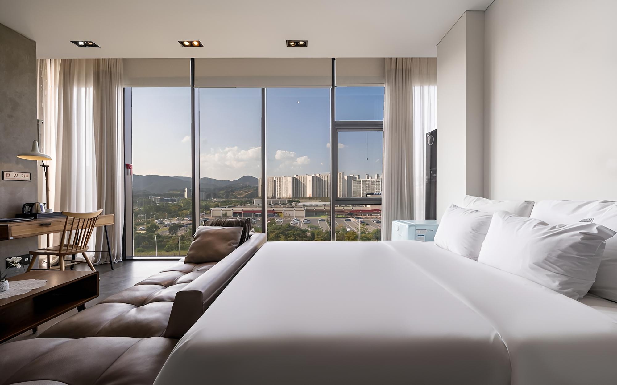 Room (Penthouse city view breakfast PKG bre)