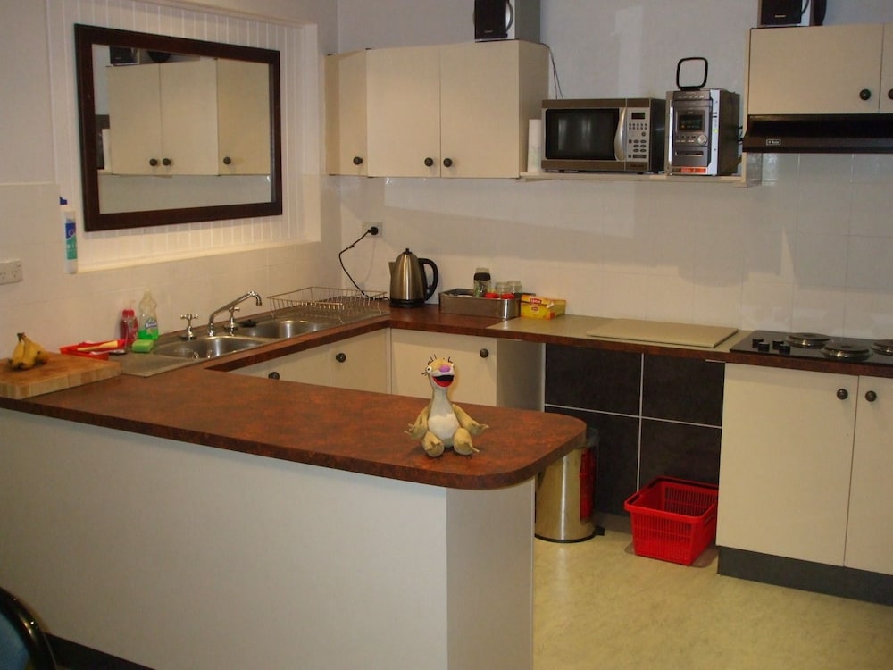 Lodge Room 10 (Shared Bathroom) photo 2