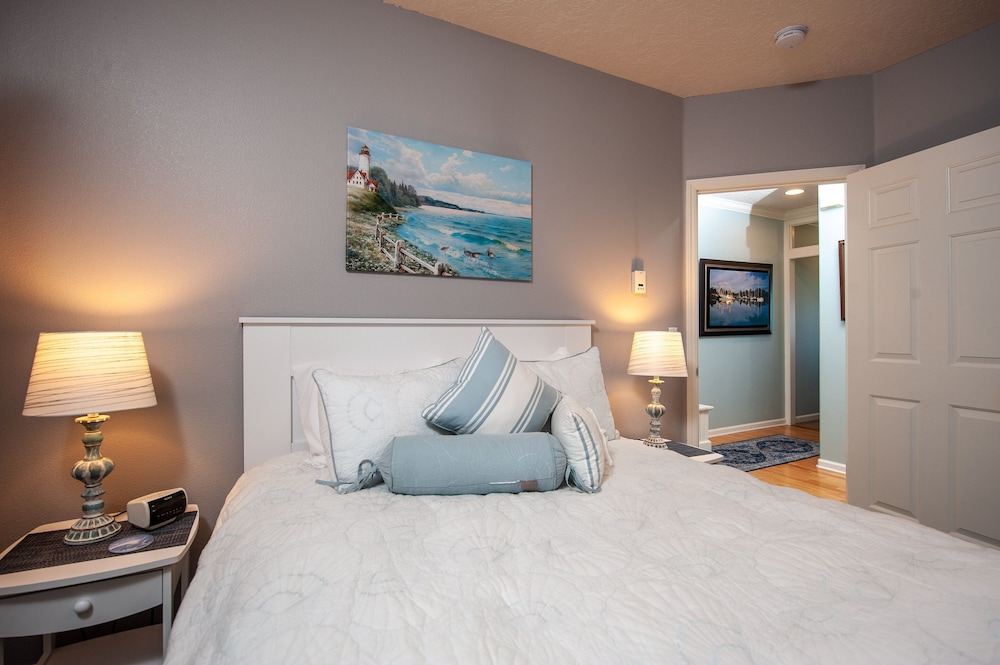 Condo, 2 Bedrooms, 2 Bathrooms, Ocean View (Ebb Tide) photo 1