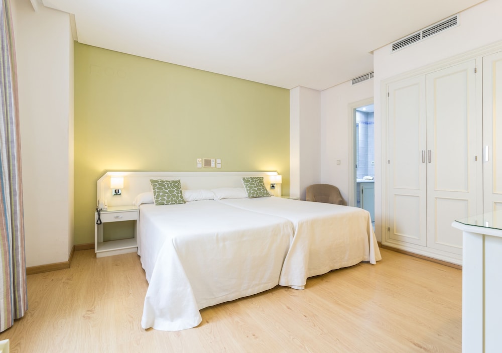 Double or Twin Room - Photo 1