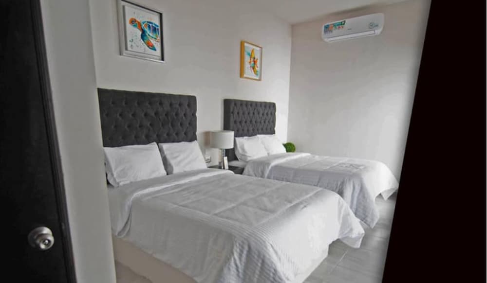 Quadruple Room, 2 Queen Beds photo 3