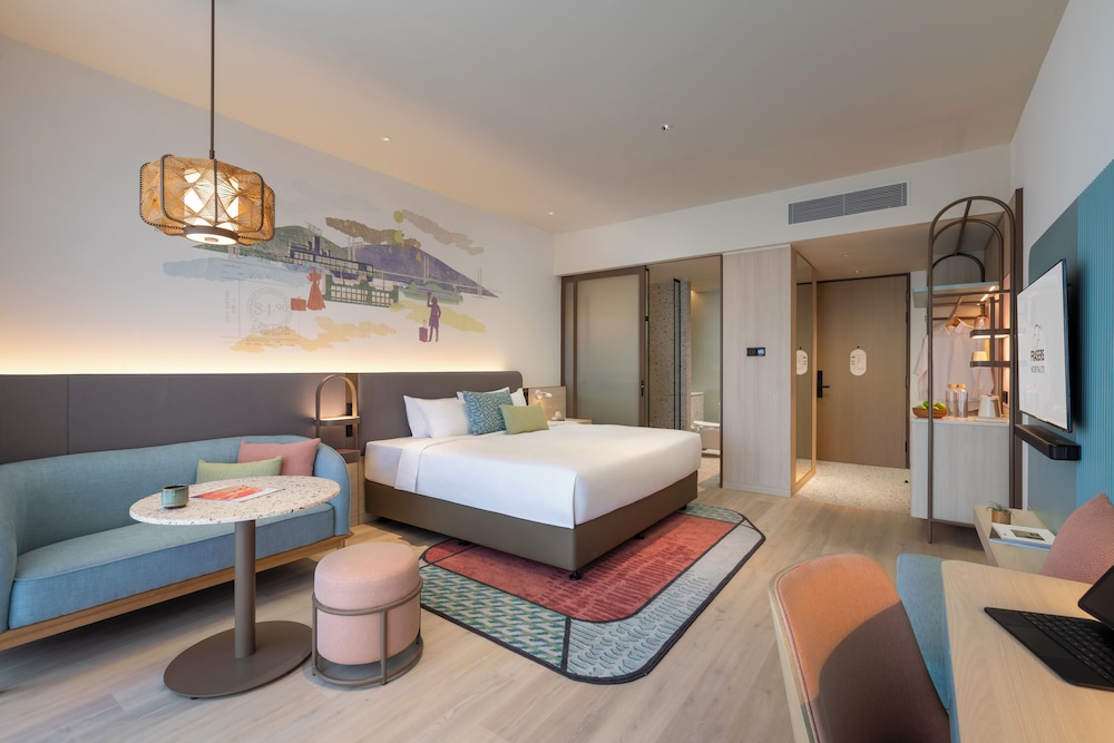 Premier Room, 1 King Bed, Non Smoking, City View