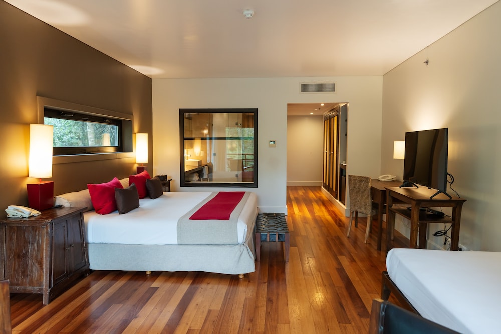 Superior Double Room thumbnail 5