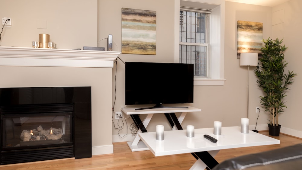 Classic Condo (No Access To Pool, Gym, And Terrace) photo 1