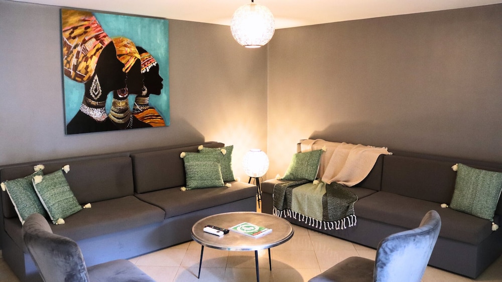 Suite - Photo 2
