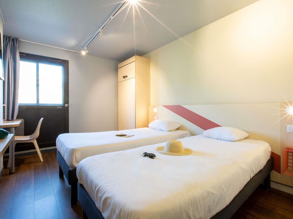 Triple Room, 3 Twin Beds photo 2