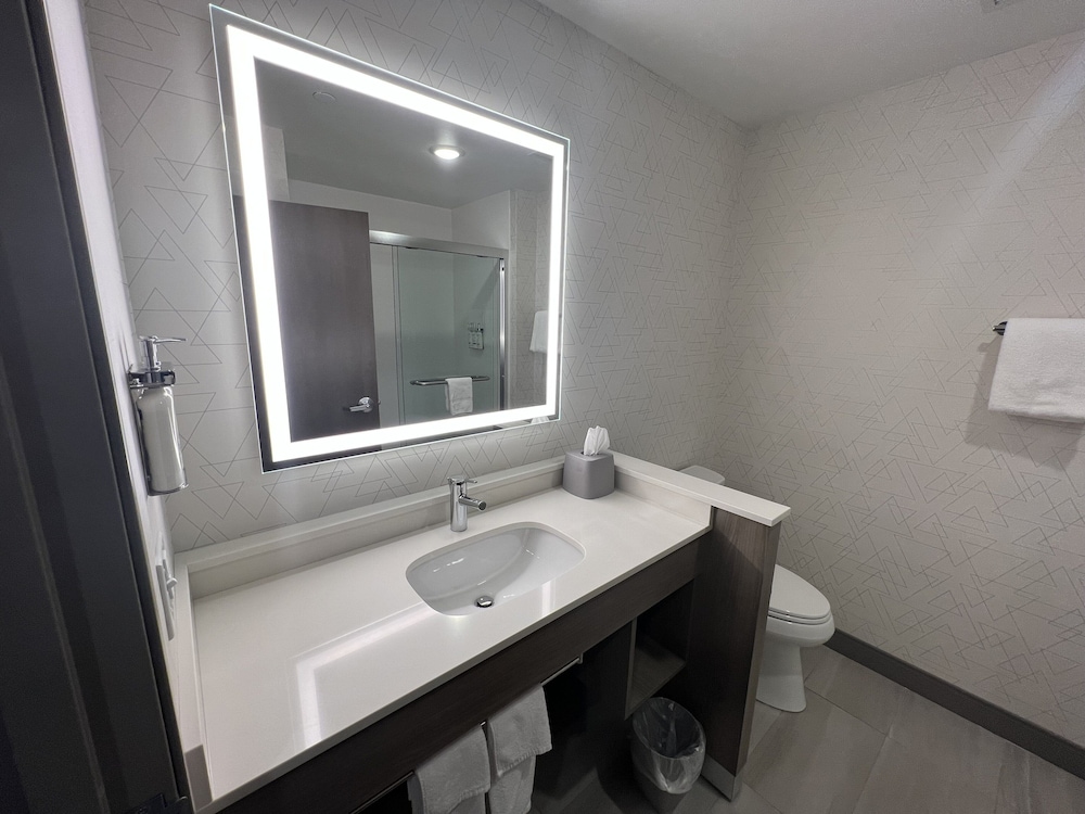 Suite, 2 Queen Beds, Accessible (Communications) - Photo 4