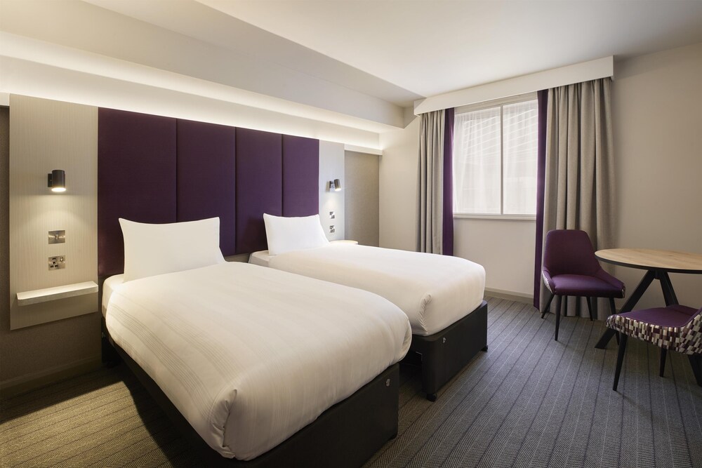 Standard Twin Room, Accessible Bathtub